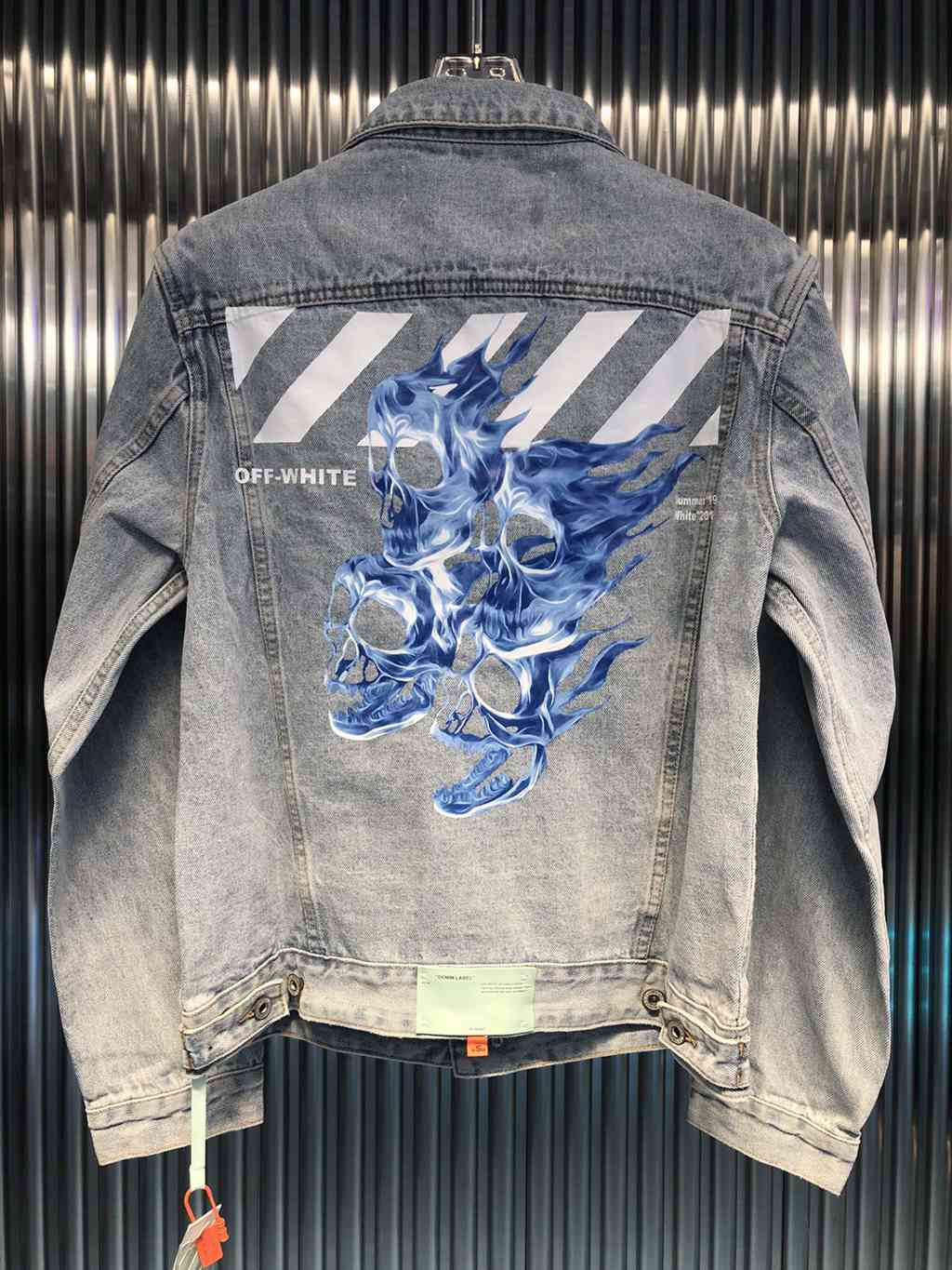 OFF WHITE